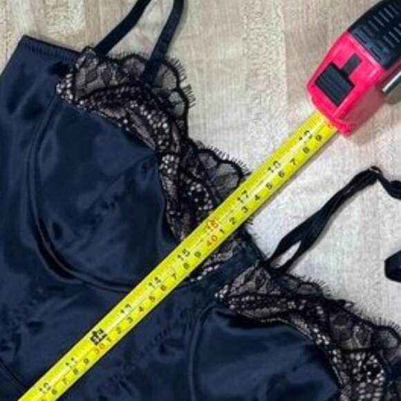 Sultry Satin & Lace Bustier Top – NWOT- Estimated Size S – MSRP $79 - Picture 7 of 14